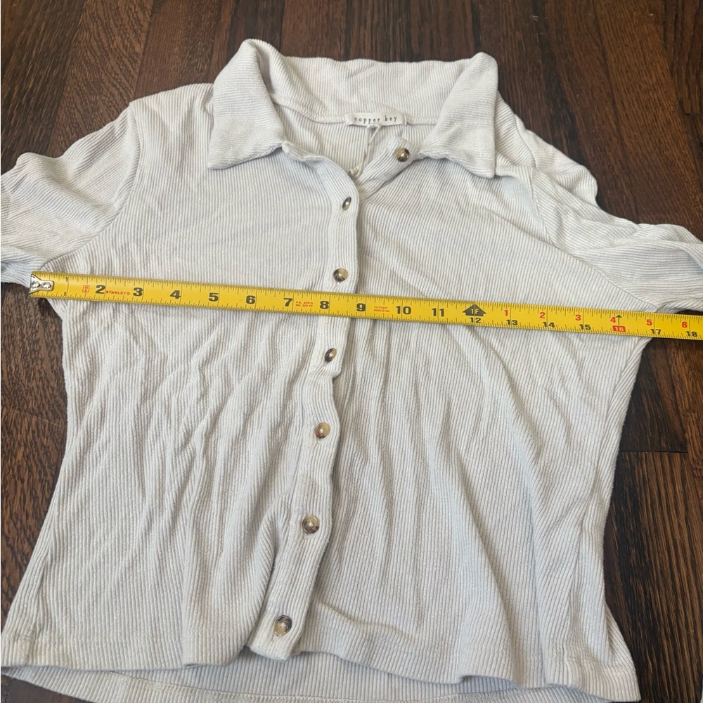 Copper key white button down top - Picture 3 of 5